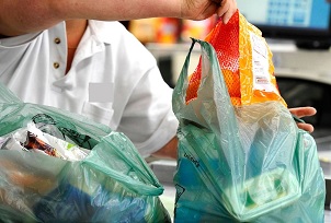 image de sacs en supermarché